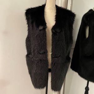 NWT: Zara faux fur vest, black size L, excellent condition